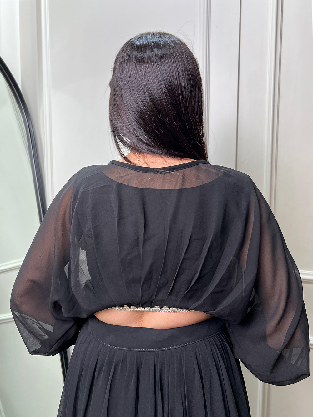 A touch of embroidery, a dash of grace – our co-ord set epitomizes the essence of timeless elegance