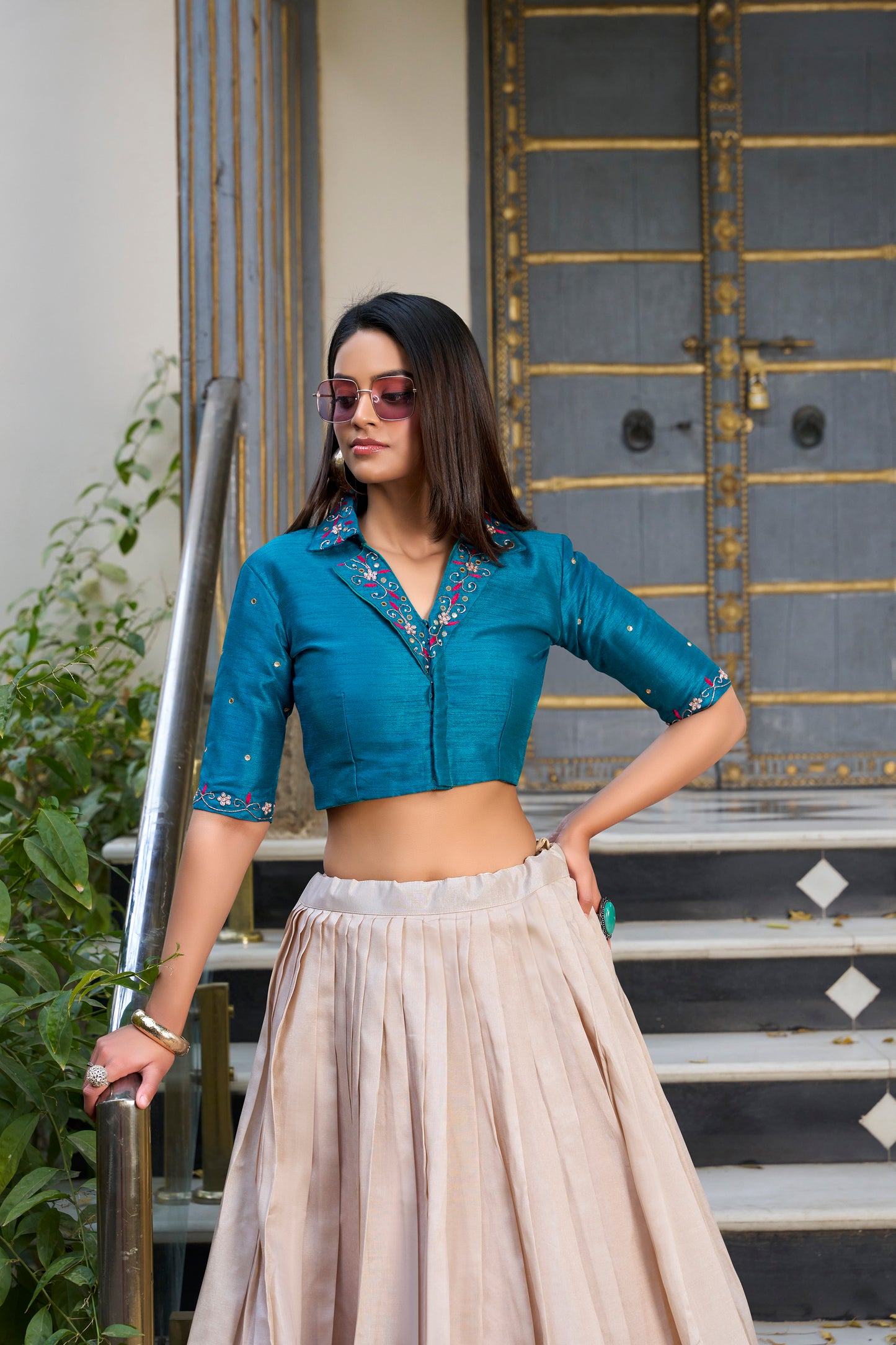 Unfold the beauty of Tussar florals��