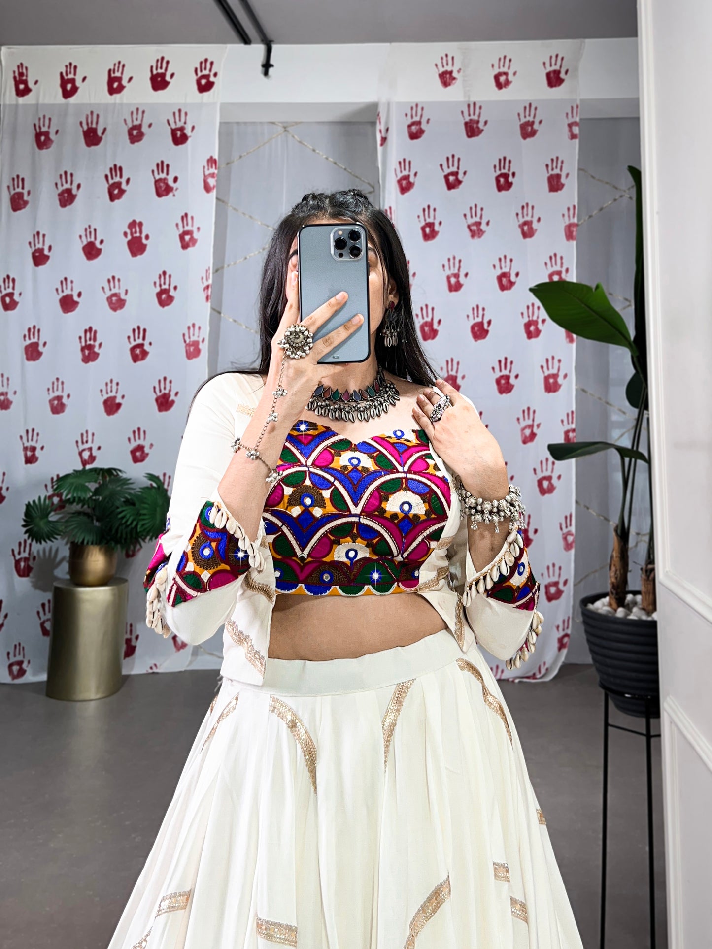 “Graceful, glamorous, and rooted in culture — the perfect pick for Garba night!”