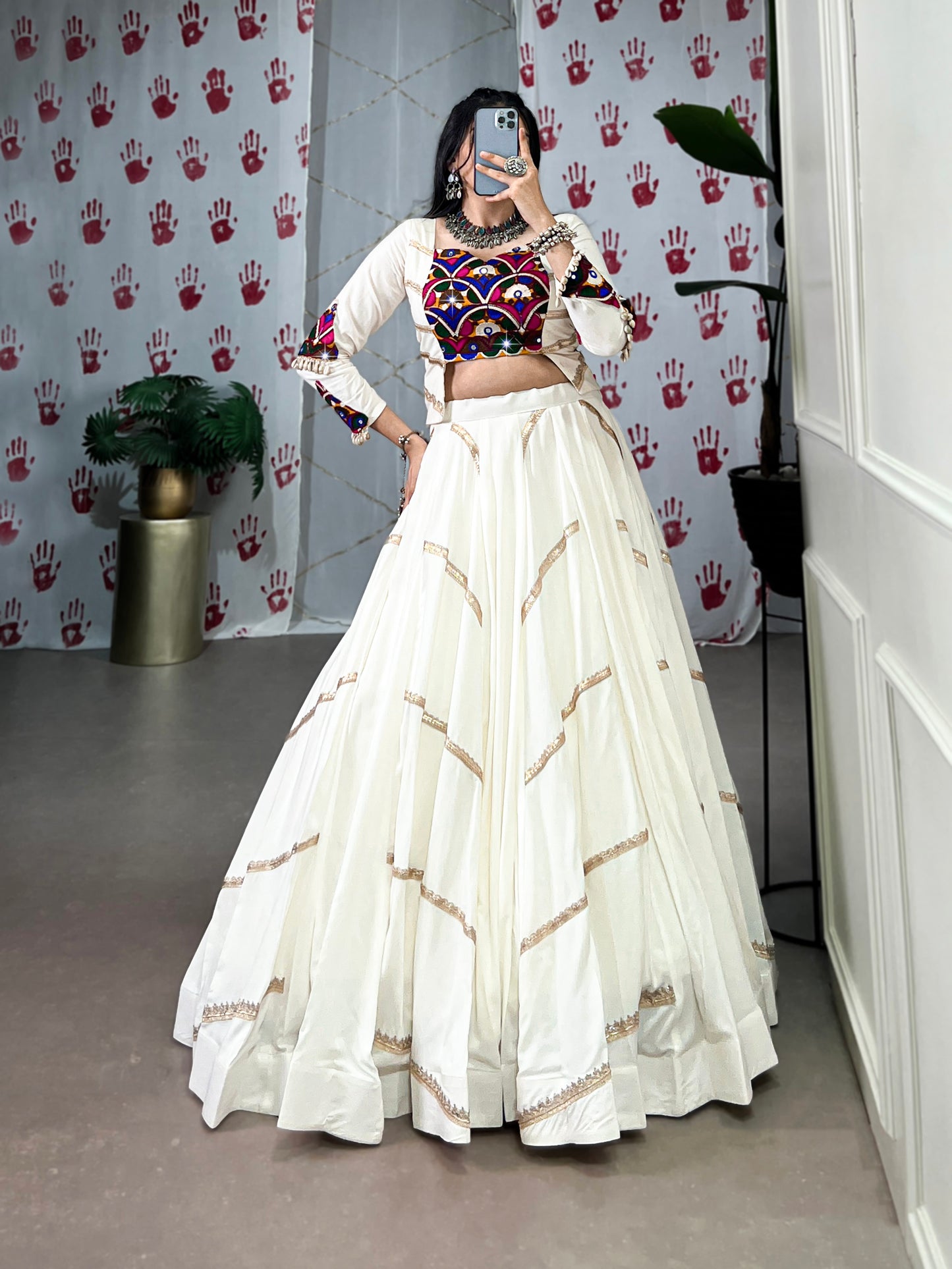 “Graceful, glamorous, and rooted in culture — the perfect pick for Garba night!”