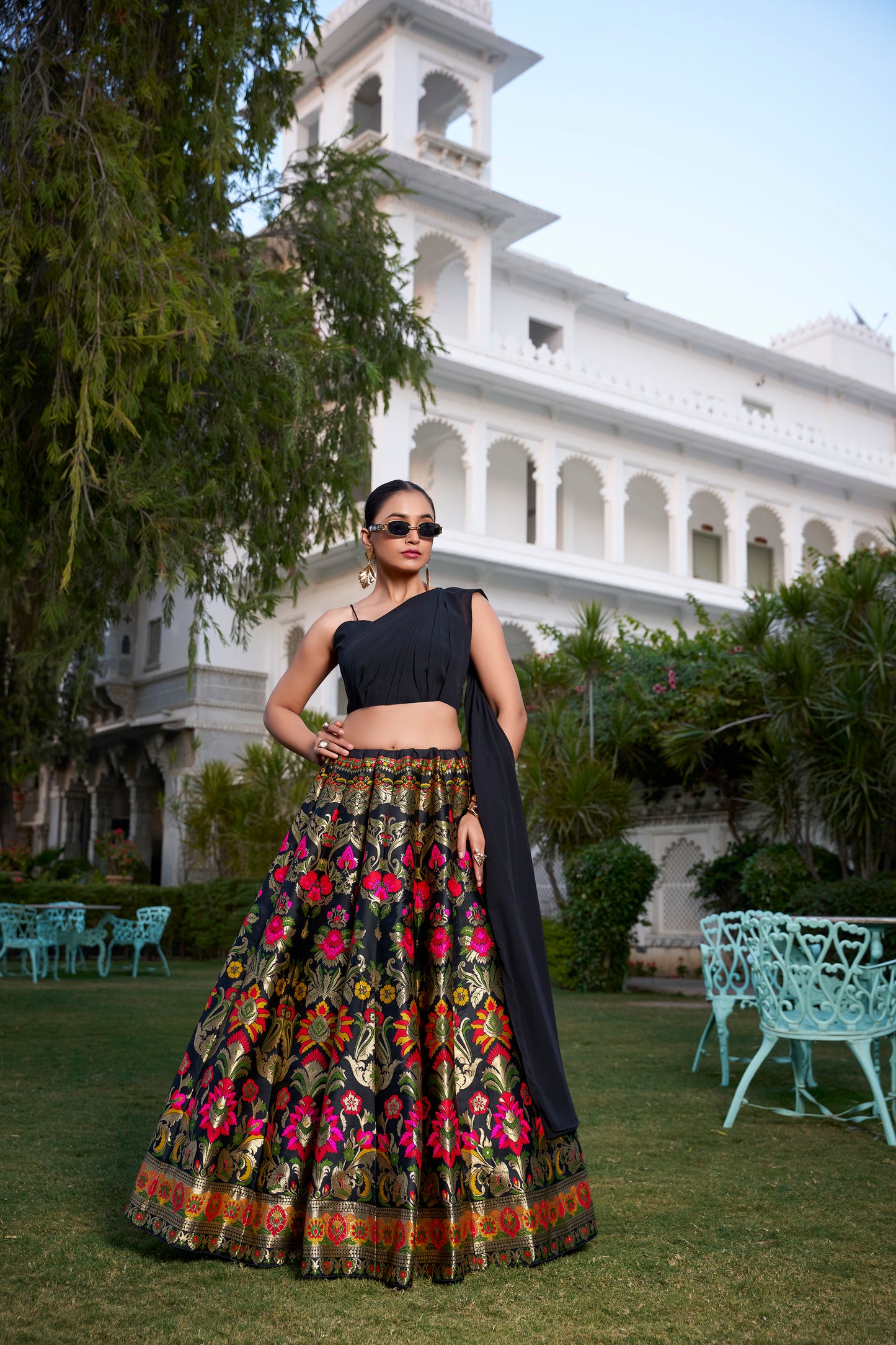 Step into with our best lehenga weaved perfectly and beautifully crafted with Banarasi design detailing. This look is perfect of all your shaadi season styles be it sangeet, pooja, kitty parties