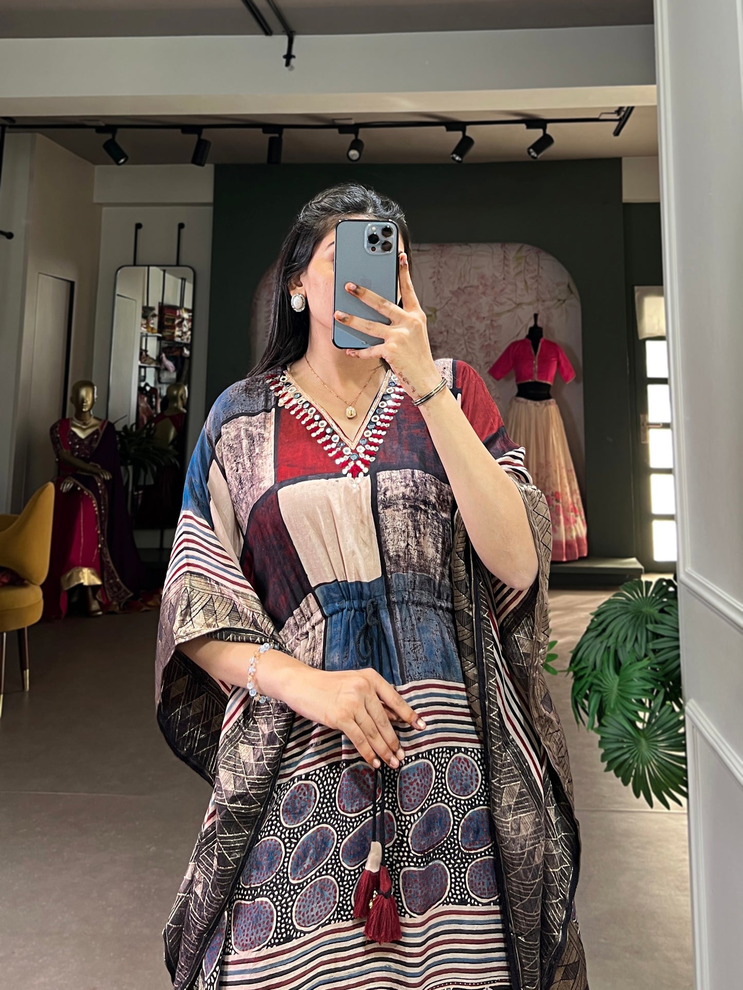 Pure elegance, pure viscose kaftana