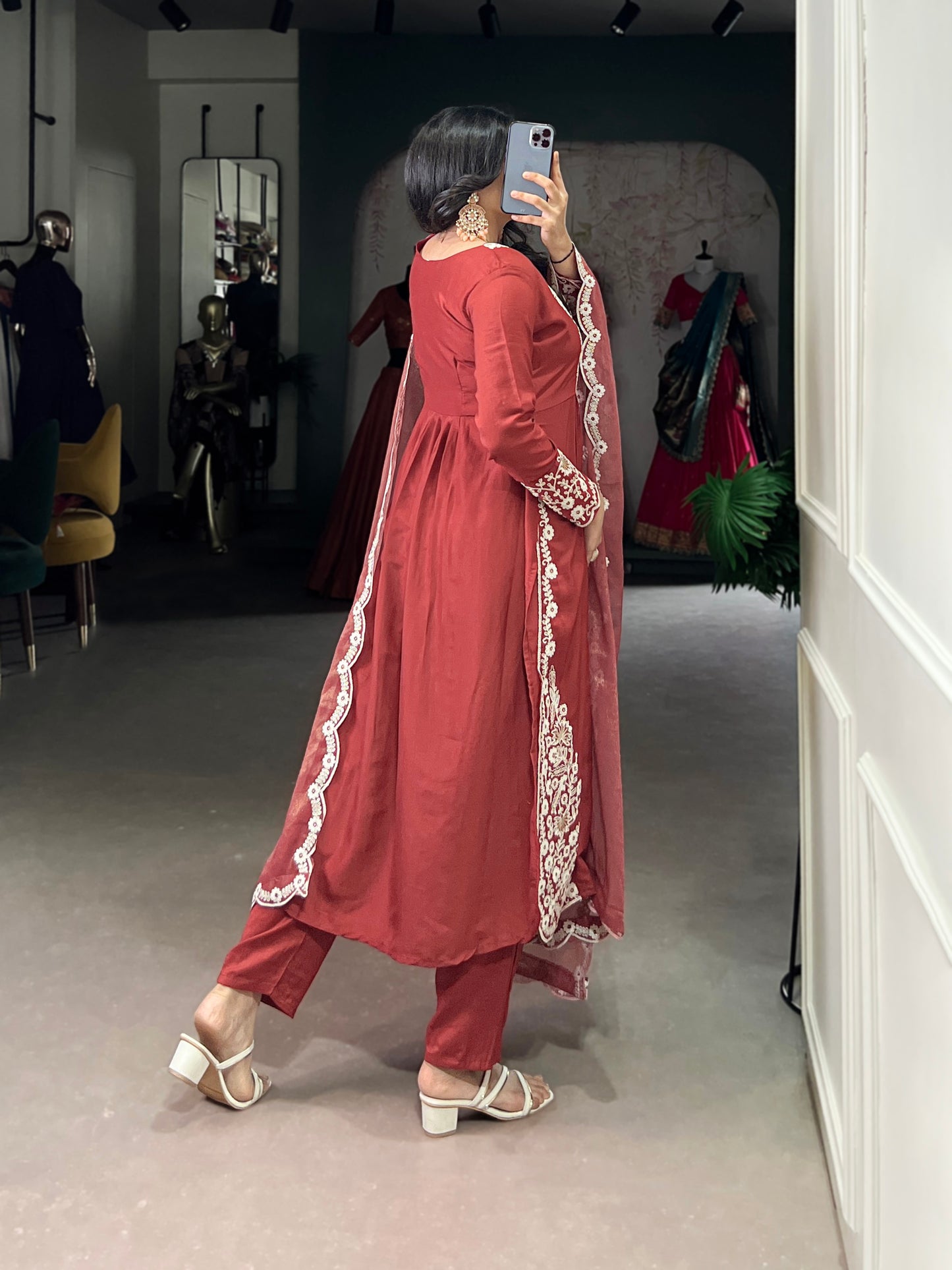 Feel the finesse of Maska cotton stitched in style.��