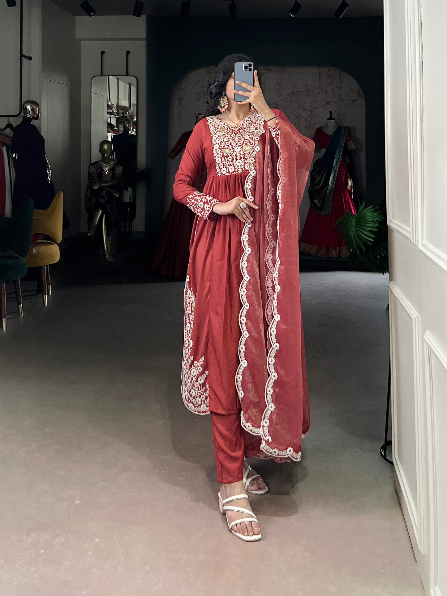 Feel the finesse of Maska cotton stitched in style.��