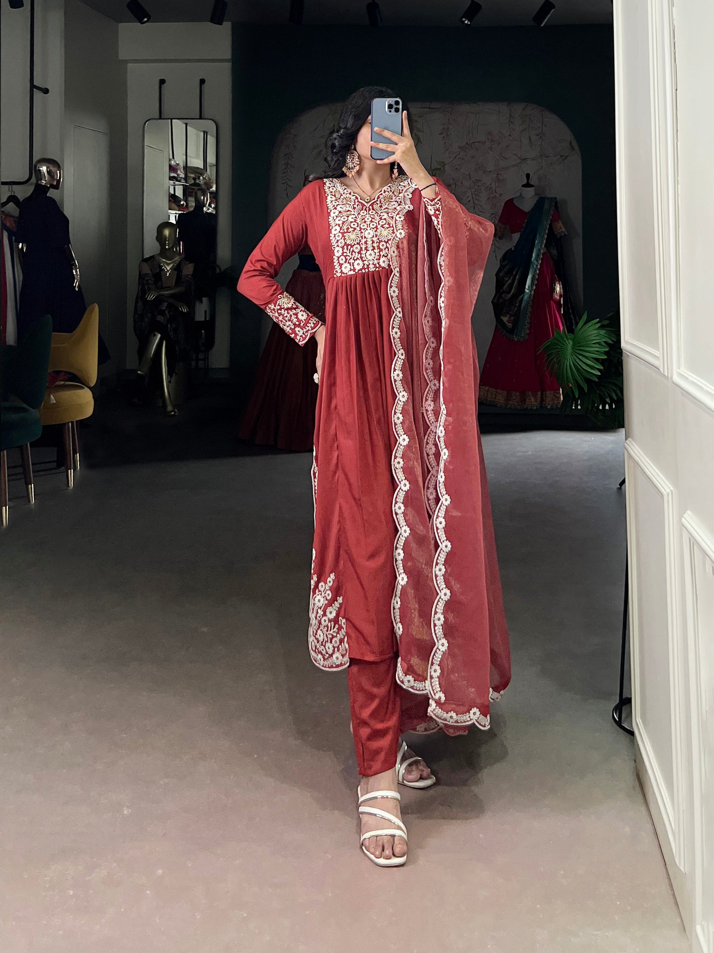 Feel the finesse of Maska cotton stitched in style.��