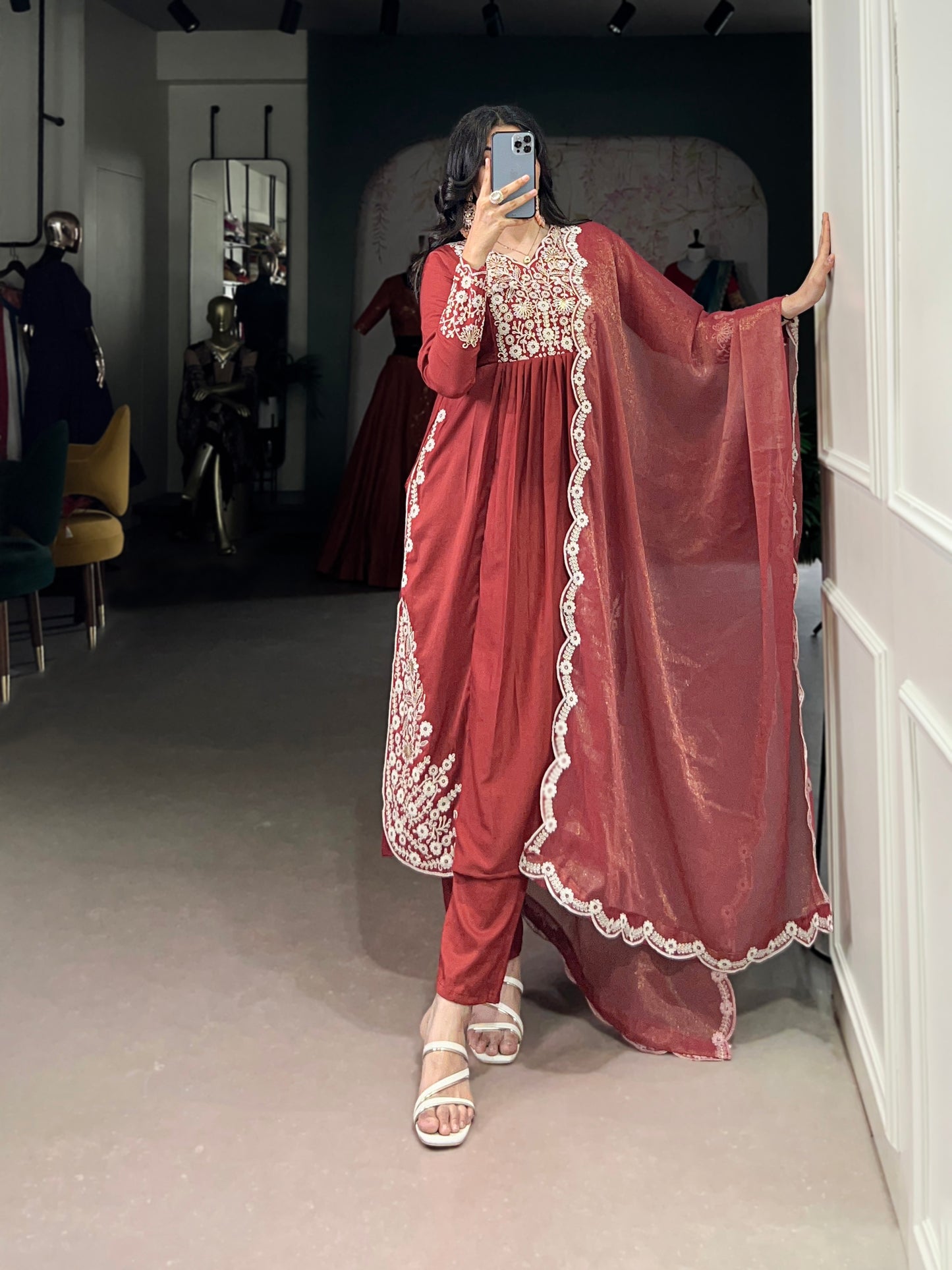 Feel the finesse of Maska cotton stitched in style.��