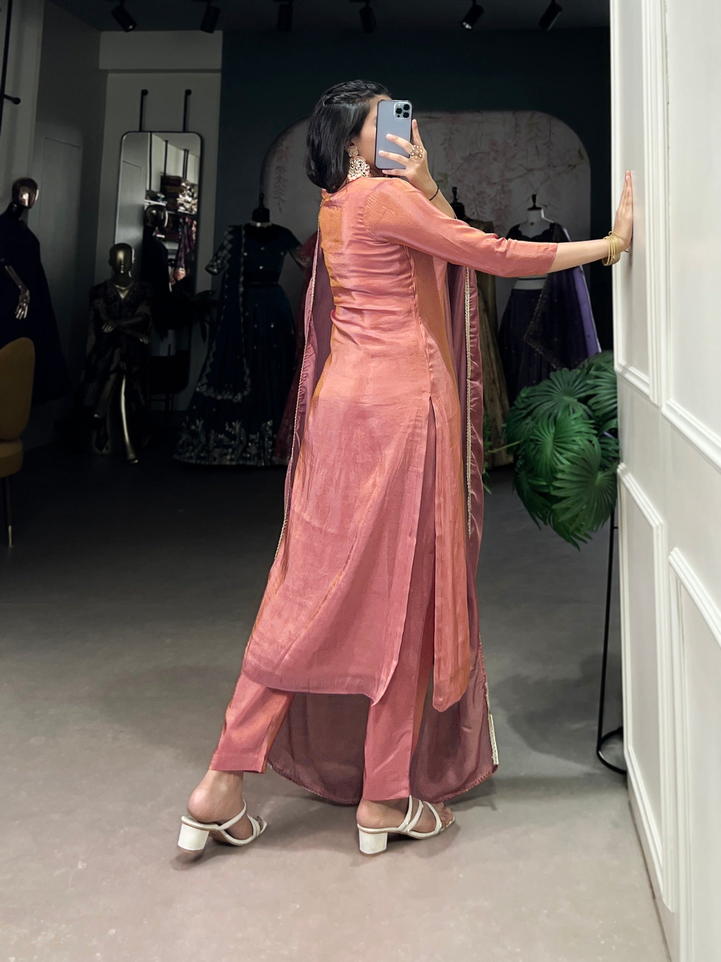 This kurta set isn’t just an outfit—it’s a whole vibe!