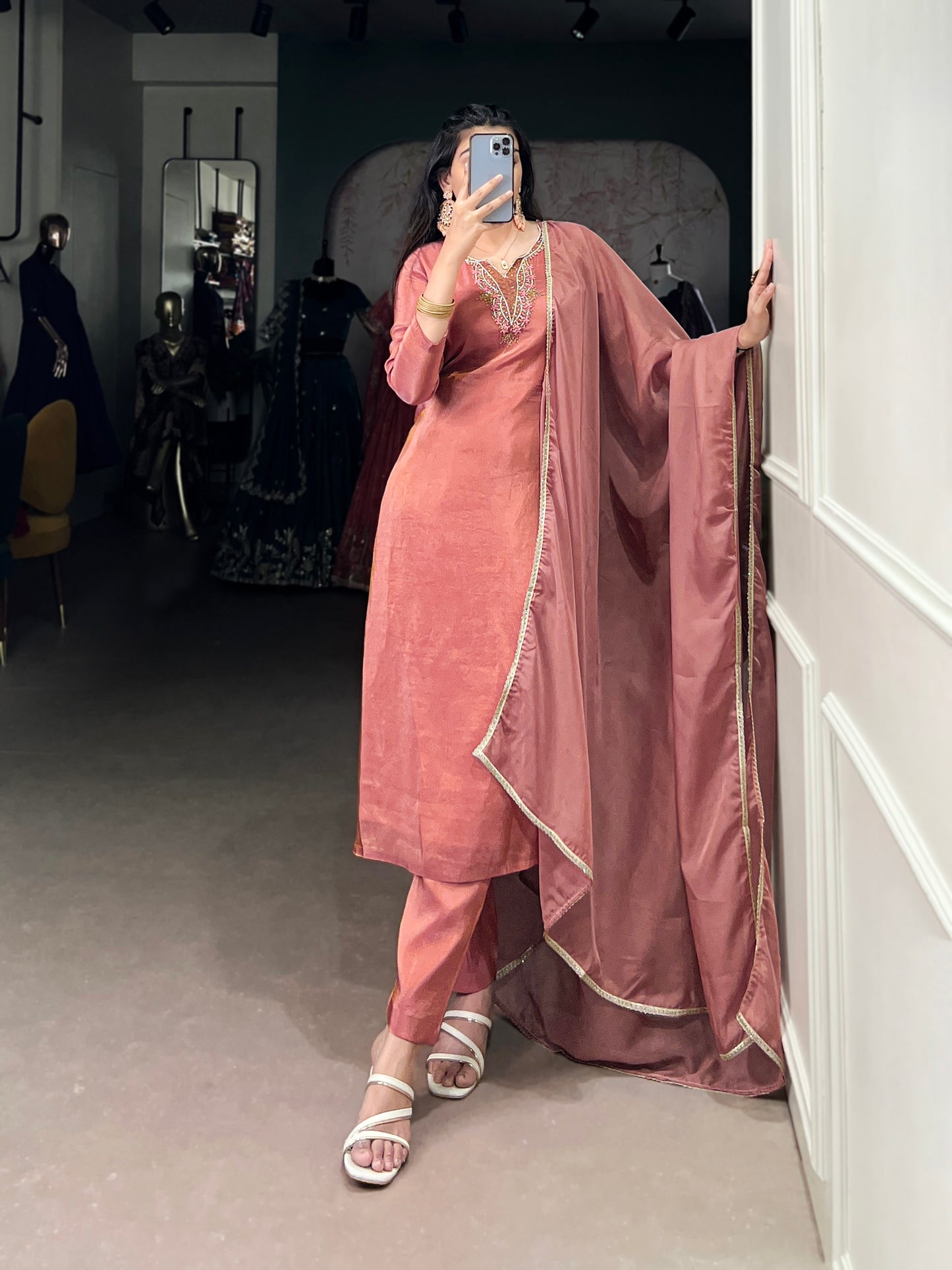 This kurta set isn’t just an outfit—it’s a whole vibe!