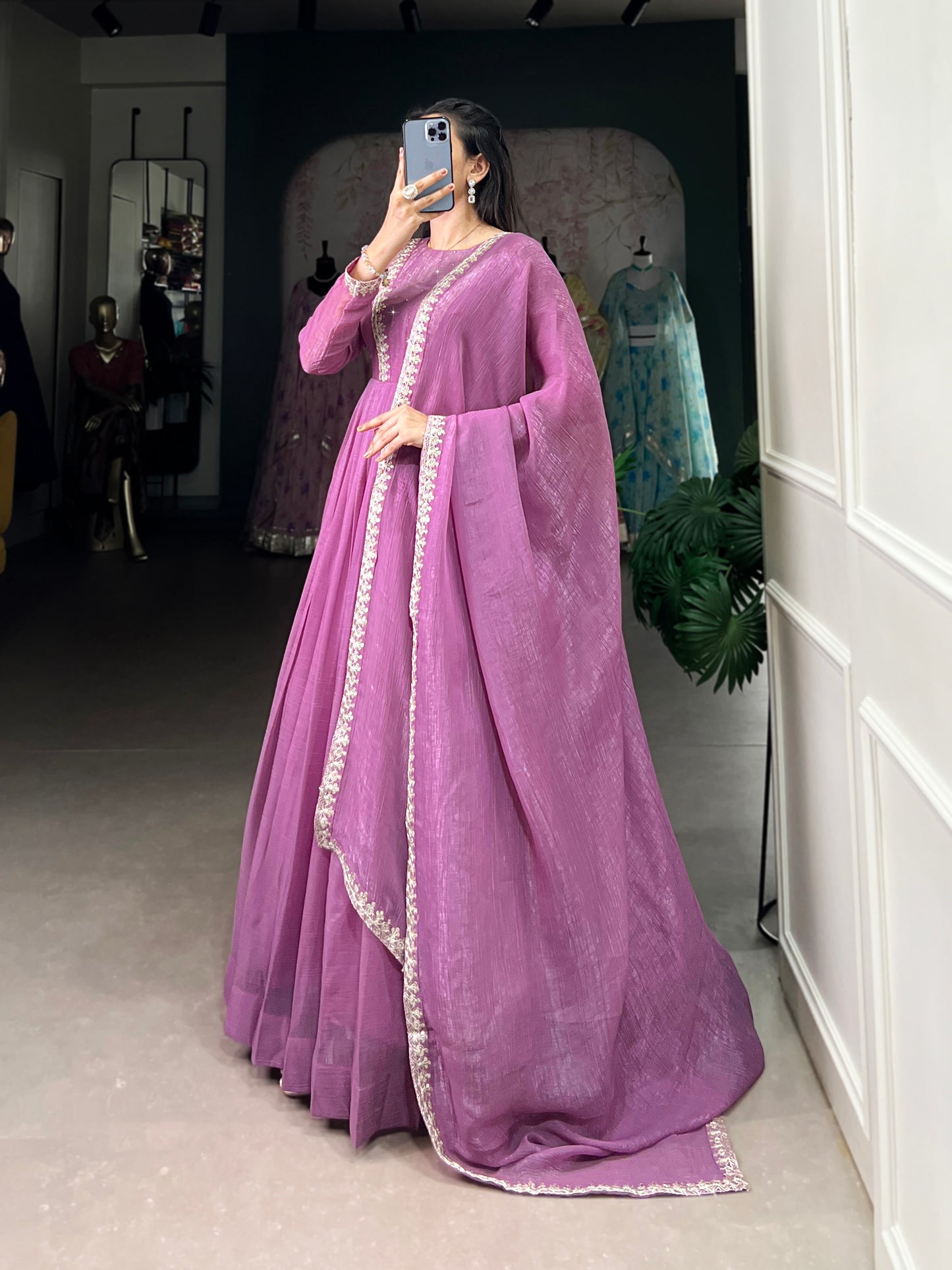 Catching every light in this silver glory shimmer